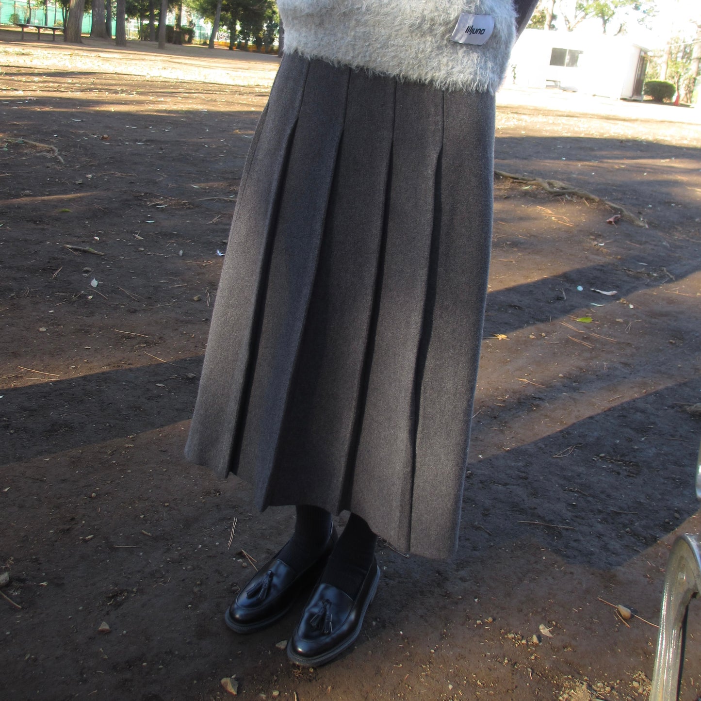gray pleats midi skirt